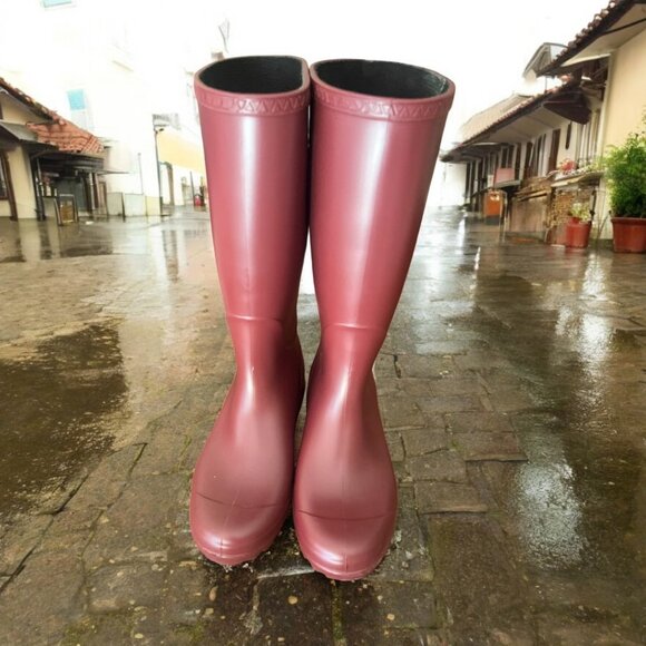 UGG Women’s Shelby Bordeaux Matte Waterproof Rain Boots Size 7 - Picture 2 of 8